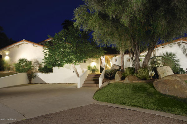 Paradise Valley - Custom home on 2.5 acres in Vivienne B Jennings - 1960000