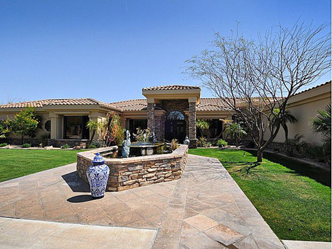 Paradise Valley - 5 Bedrooms behind private gates in Armageddon Place - 1731000