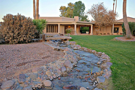 Paradise Valley - Lakeside Luxury in Camelback Country Club Estates - 1845000