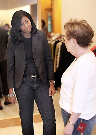 cookie-johnson-trunk-show-neiman-marcus-scottsdale-2010_19