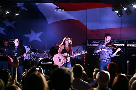 gretchen-wilson-toby-keith-bar-phoenix-2010_17